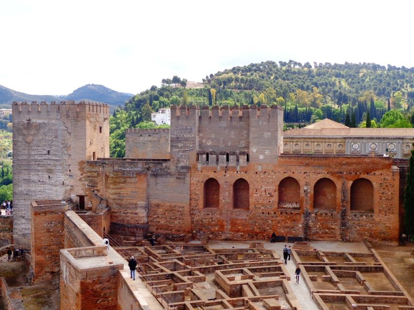 Granada: Alhambra Complex Guided Tour with Ticket - Alcazaba Towers: Views Plus the Soldier’s-Eye Perspective