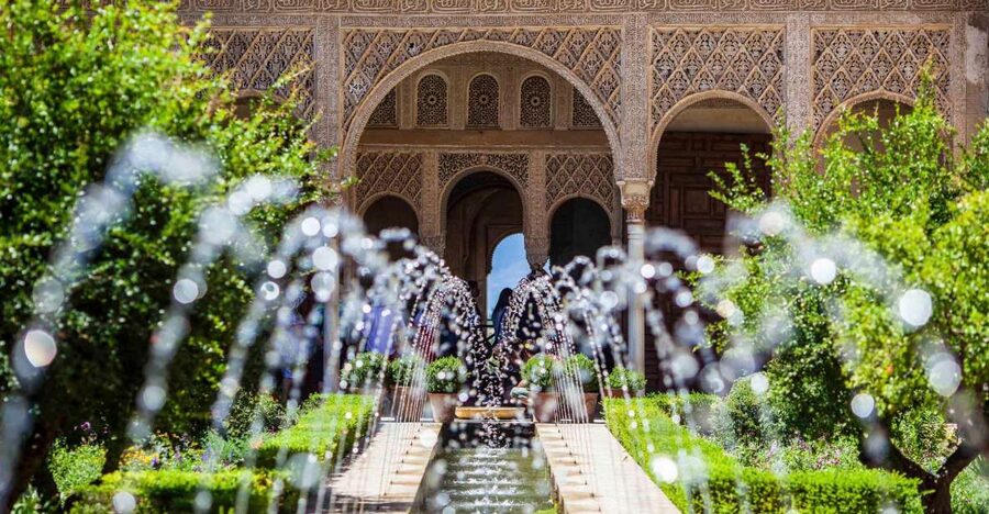 Granada: Alhambra Fast-Track Guided Tour - Key points to know before you go