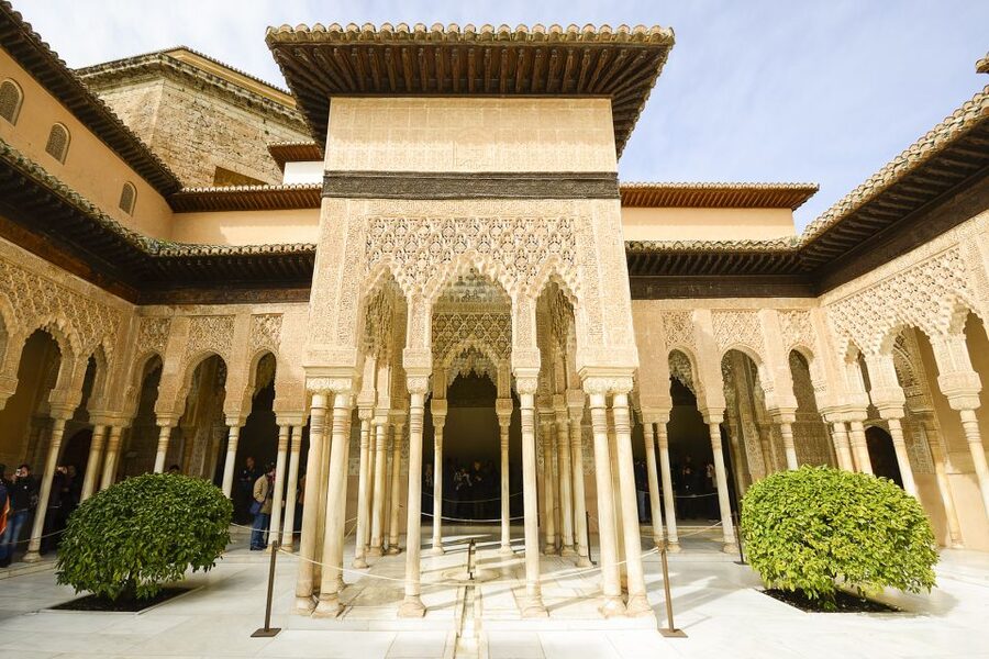 Granada: Alhambra Fast-Track Guided Tour - Why fast-track matters at the Alhambra