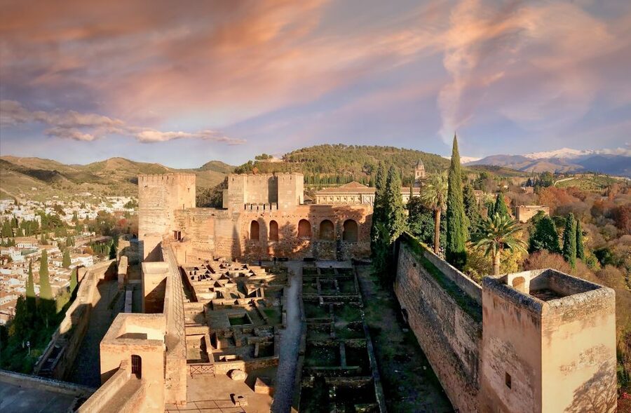Granada: Alhambra Fast-Track Guided Tour - The 3-hour route, small groups, and how you stay on track