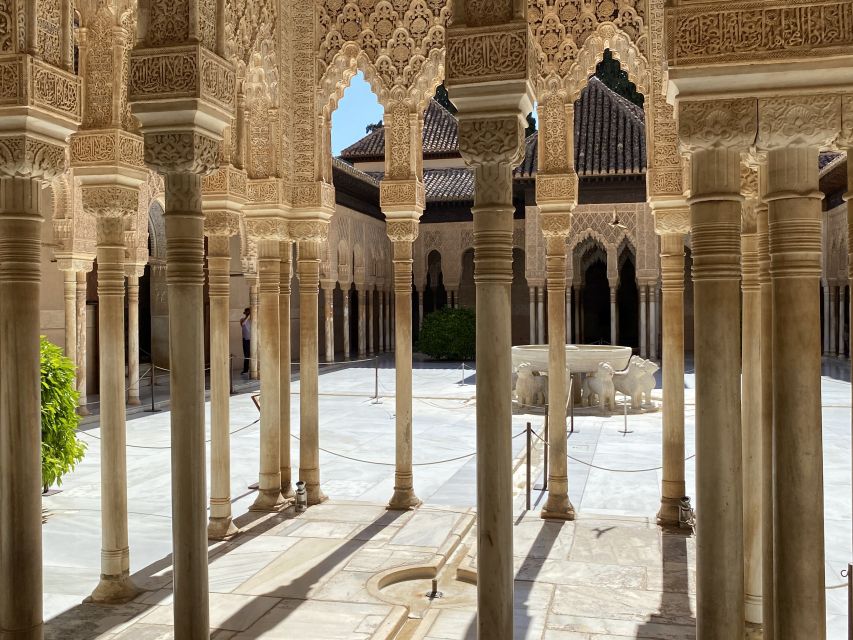 Granada: Alhambra & Generalife Fast-Track Guided Tour - Alcazaba Fortress and Charles V Palace: the broader complex view