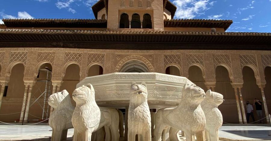 Granada: Alhambra & Generalife Fast-Track Guided Tour - Meeting the guide at the monument ticket square