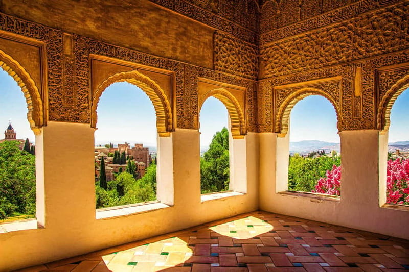 Granada: Alhambra, Generalife & Nasrid Palaces Guided Tour - Palace of Charles V and Puerta del Vino: setting up the contrast