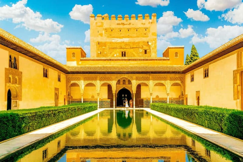 Granada: Alhambra, Generalife & Nasrid Palaces Guided Tour - Meeting at the Generalife ticket office, then entering the Alhambra system