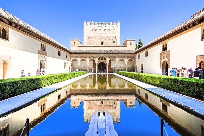 Granada: Alhambra Guided Tour including Nasrid Palaces - Generalife Gardens: Where You Catch Your Breath