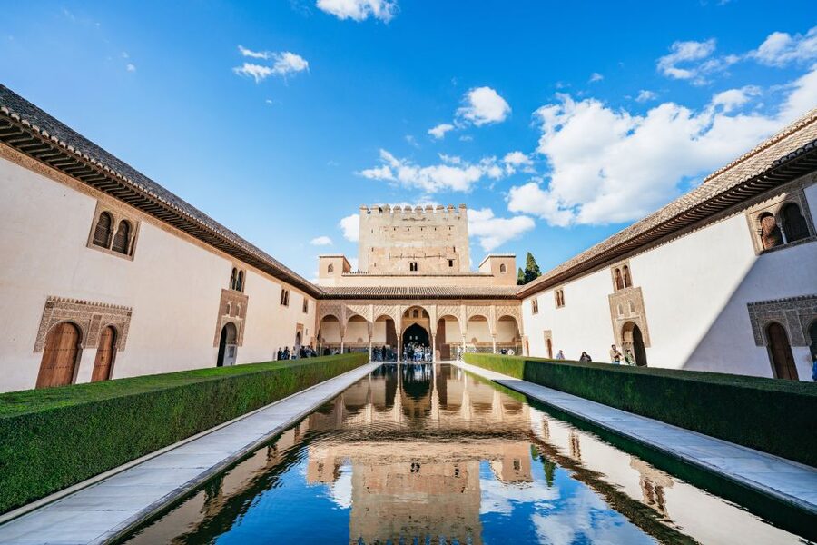 Granada: Alhambra Guided Tour with Nasrid Palaces & Gardens - Why skip-the-line access matters at the Alhambra
