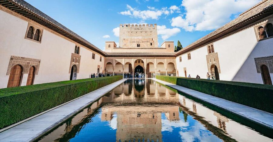 Granada: Alhambra Guided Tour with Nasrid Palaces & Gardens - Meeting your guide, languages, and the headphone advantage