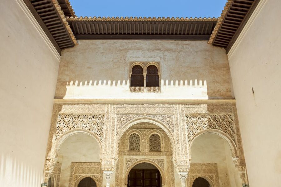 Granada: Alhambra, Nasrid, and Generalife Private Tour - Nasrid Palaces: Mexuar Tiles, Chapel Conversion, and the Court of the Lions