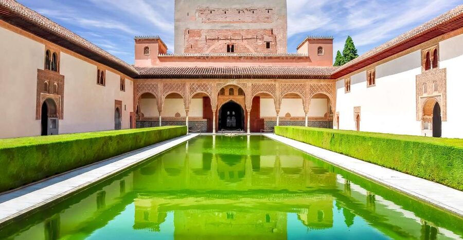 Granada: Alhambra, Nasrid, and Generalife Private Tour - What Your Art Historian Guide Actually Does for You