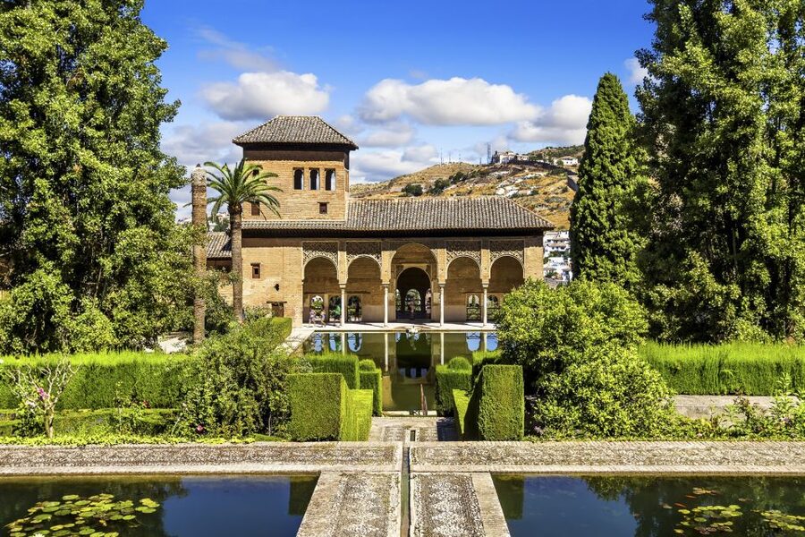Granada: Alhambra, Nasrid Palaces, & Generalife Guided Tour - Palace of Charles V: A Short Break with a Big Architectural Contrast