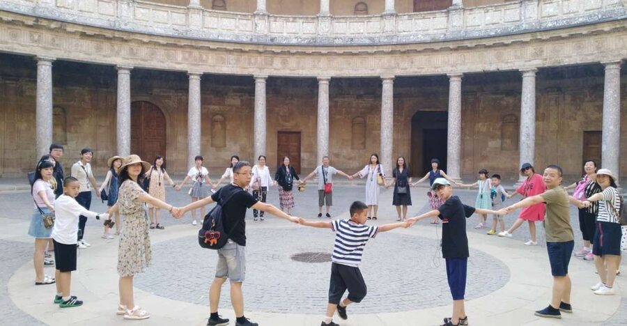 Granada: Alhambra, Nasrid Palaces, & Generalife Guided Tour - Meeting Point at La Mimbre, Plus the ID Rules That Matter