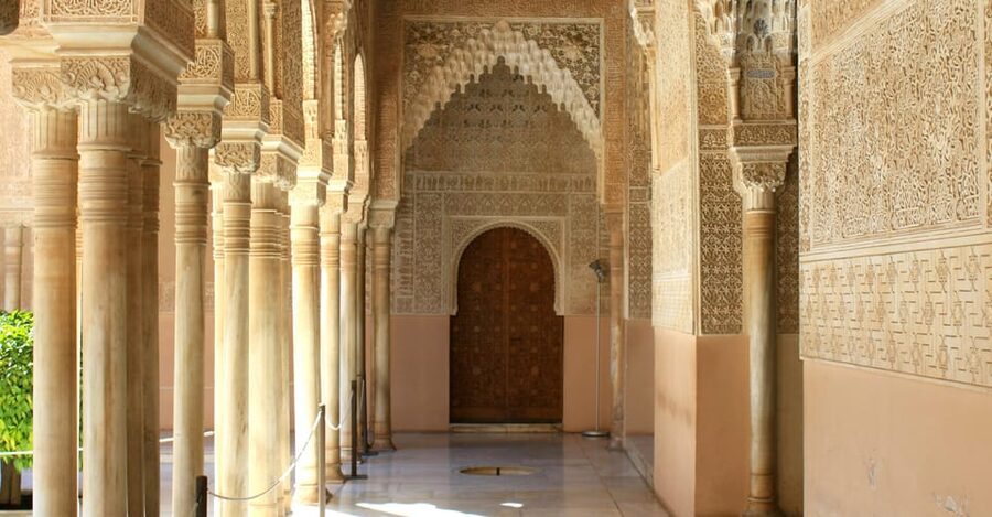 Granada: Alhambra & Nasrid Palaces Small Group Guided Tour - Who This Tour Is Best For