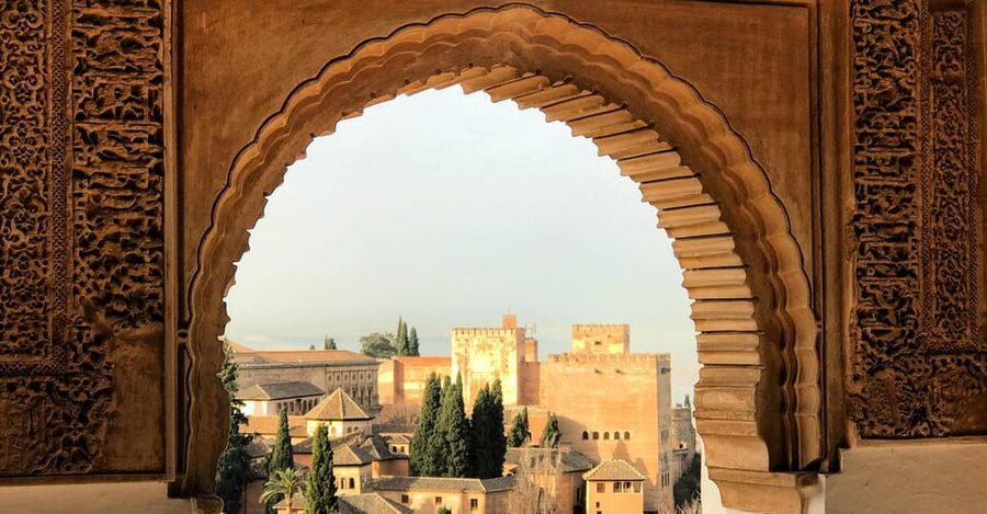 Granada: Alhambra & Nasrid Palaces Small Group Guided Tour - Practical Tips: ID, No Pets, and Small-Group Comfort
