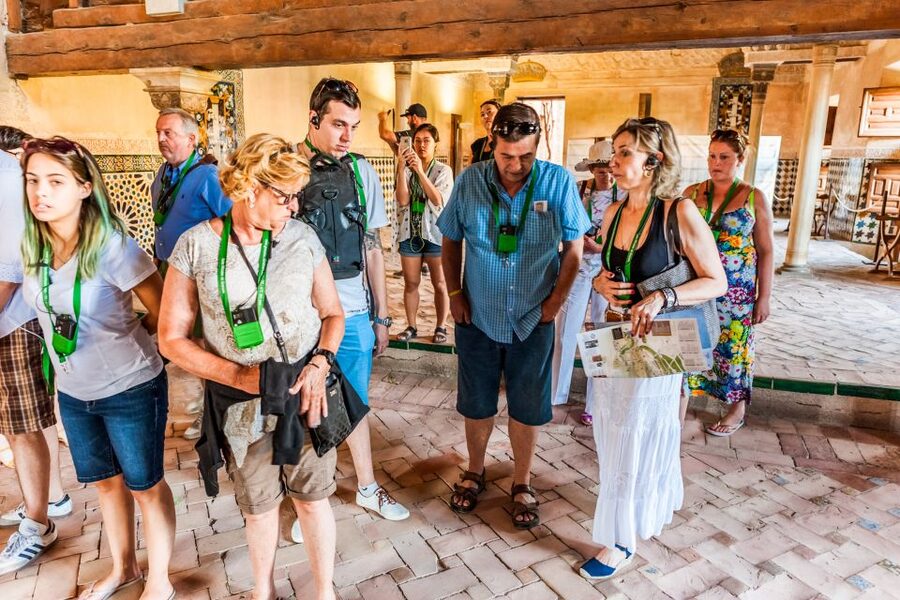 Granada: Alhambra & Nasrid Palaces Tour with Tickets - Why a guided Alhambra tour makes the difference