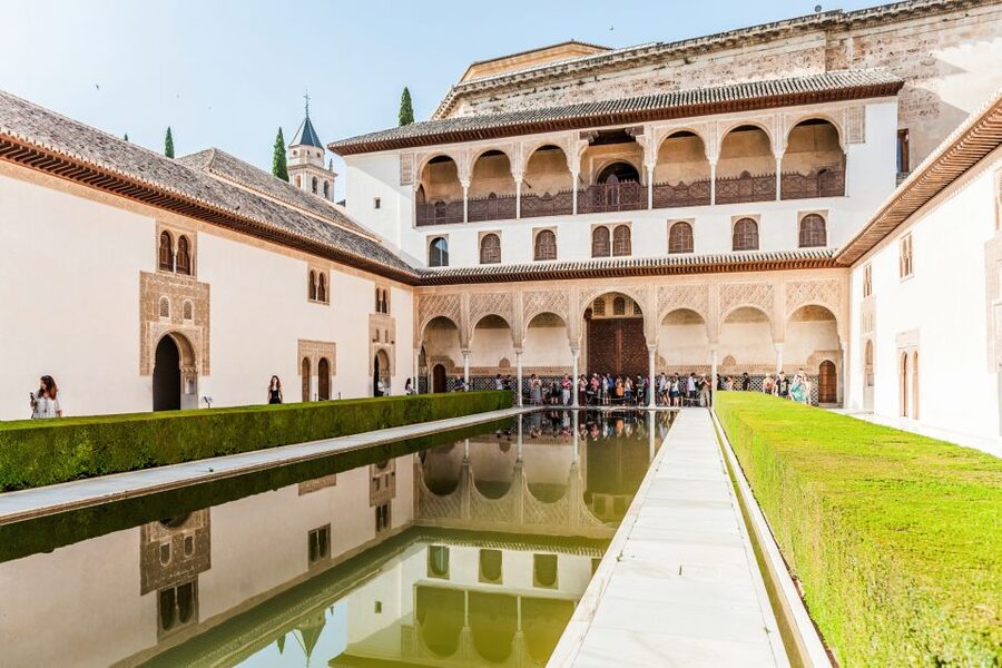 Granada: Alhambra & Nasrid Palaces Tour with Tickets - Generalife gardens: end with beauty, shade, and a calmer tempo