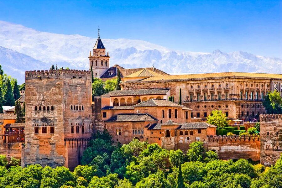 Granada: Alhambra & Nasrid Palaces Tour with Tickets - Duration, group size, and pacing that affects your enjoyment