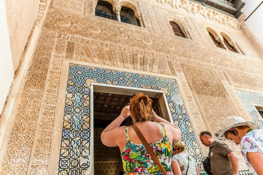 Granada: Alhambra & Nasrid Palaces Tour with Tickets - What to bring, and what to expect on your feet