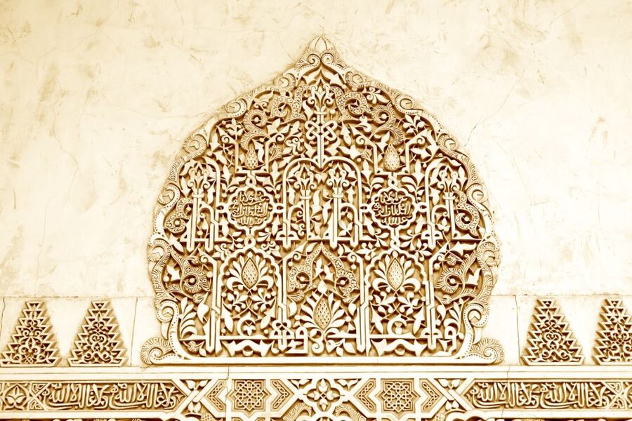 Granada: Alhambra Small Group Tour with Nasrid Palaces - Generalife Gardens: A Garden Tour With a Story Behind It