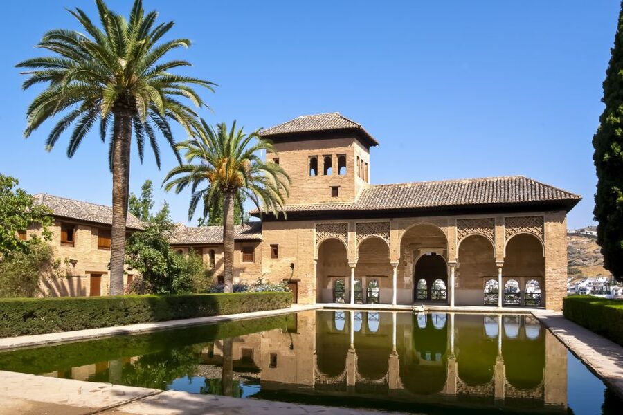 Granada: Alhambra Small Group Tour with Nasrid Palaces - Small Group Comfort, Radio Guides, and Pace That Doesn’t Drag