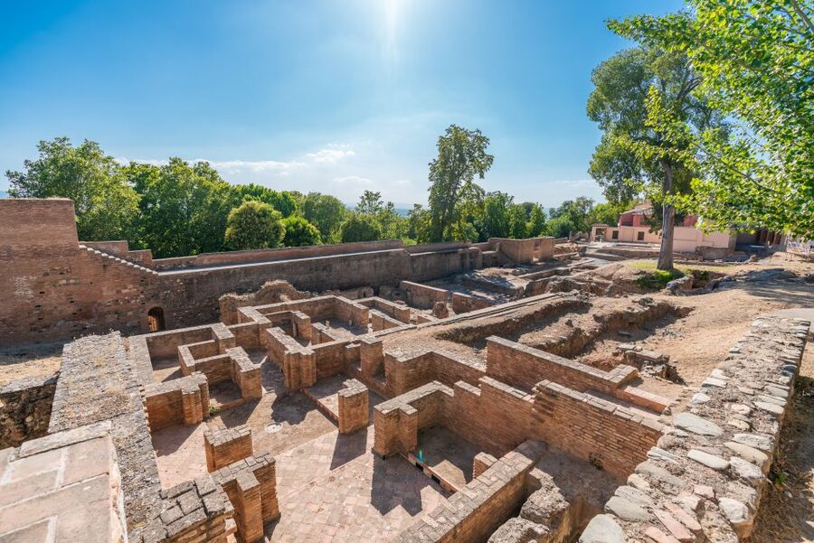 Granada: Alhambra Ticket and Guided Tour with Nasrid Palaces - Key things that make this tour worth it