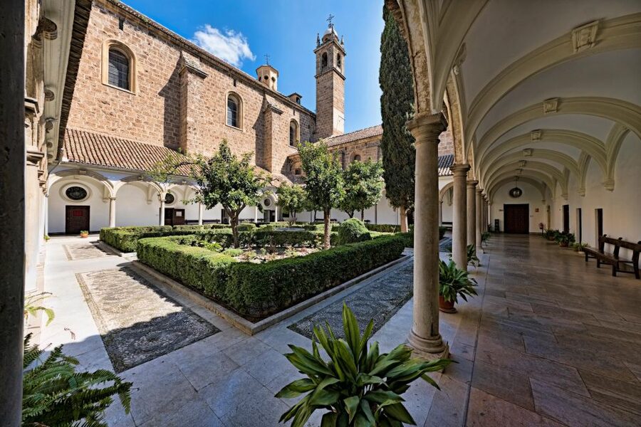 Granada: Cathedral, Royal Chapel & 5 Monuments Combo Ticket - Royal Chapel and the Catholic Monarchs: power, faith, and what the legends mean