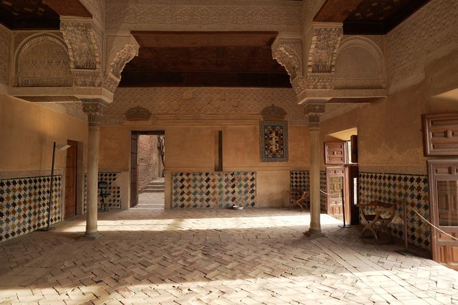 Granada Day Trip with Alhambra and Albaicin Tour from Seville - Albaicin walkthrough tips for a hill town