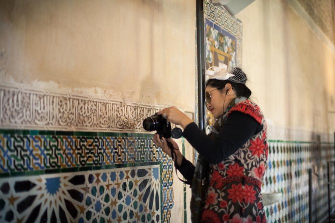 Granada Day Trip with Alhambra and Albaicin Tour from Seville - Your Alhambra walk: Alcazaba, Nasrid Palaces, and the garden rhythm