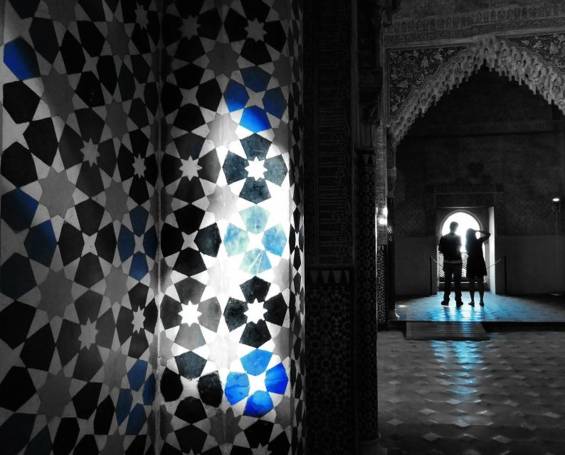 Granada: Fast-Track Alhambra & Nasrid Palaces Guided Tour - Key points that make this tour worth your time