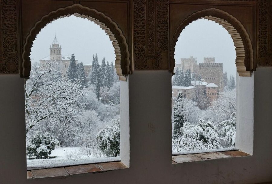 Granada: Fast-Track Alhambra & Nasrid Palaces Guided Tour - Nasrid Palaces: where the design turns into meaning