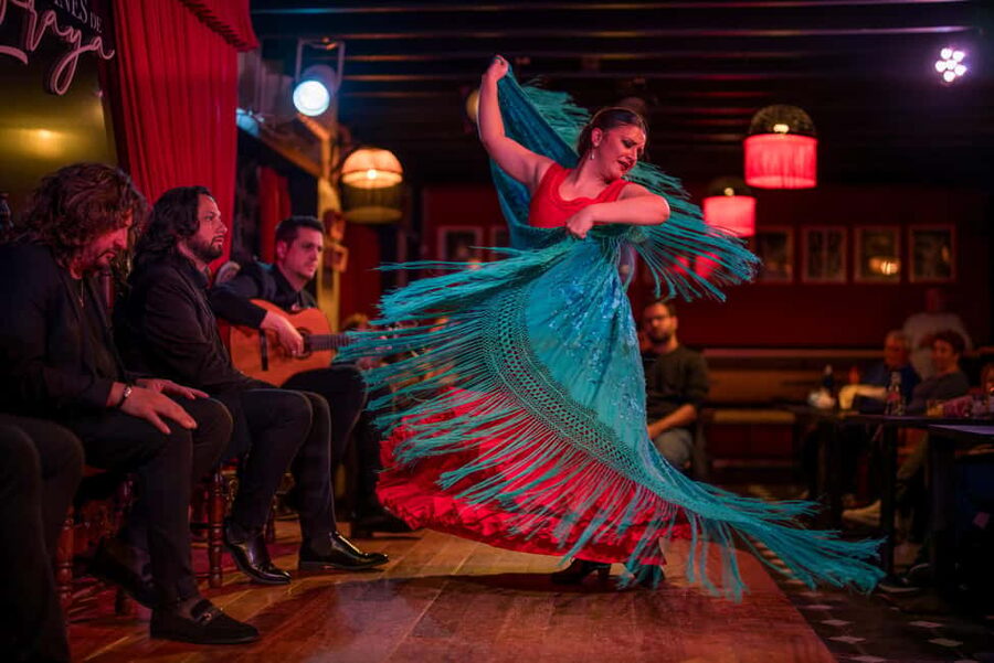 Granada: Flamenco Show in Albaycin - Jardines de Zoraya - The show flow: soleá and alegría, with guitar and two dancers