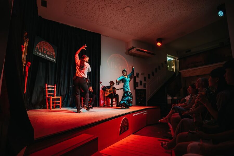 Granada: Flamenco Show in La Alboreá - Reserved seating, and how to get a good view in a small room