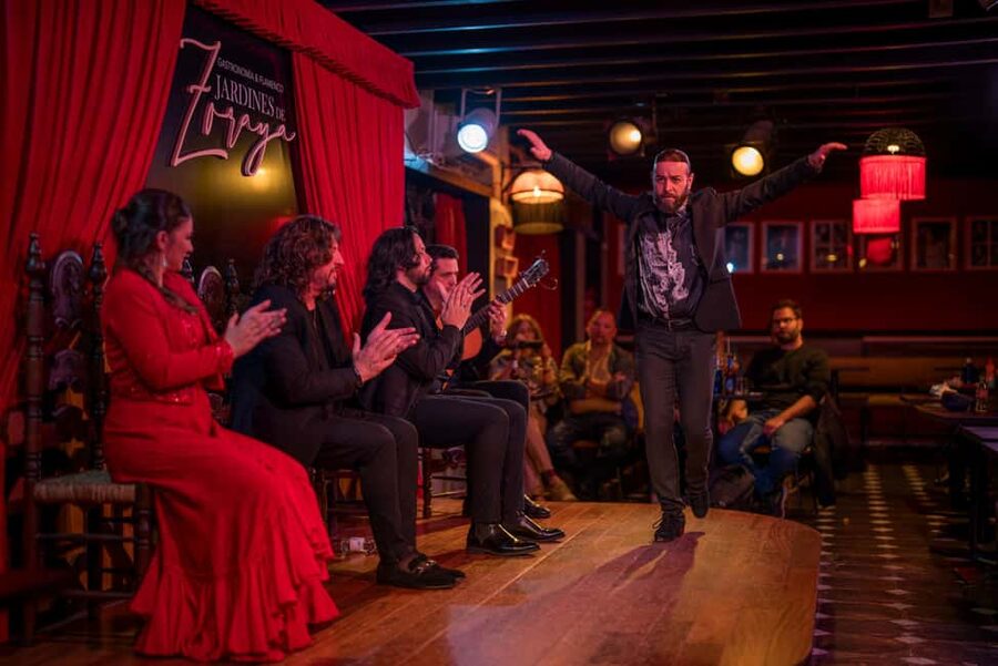 Granada: Flamenco Show with Dinner at Jardines de Zoraya - What the flamenco set includes: guitar, singing, dancing in one hour