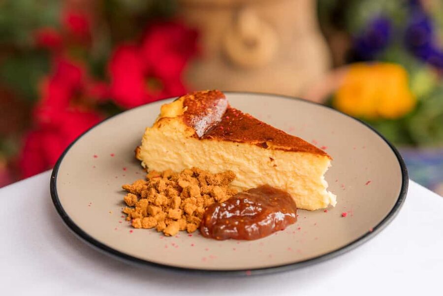Granada: Flamenco Show with Dinner at Jardines de Zoraya - Location in Granada: meeting point, and why it matters