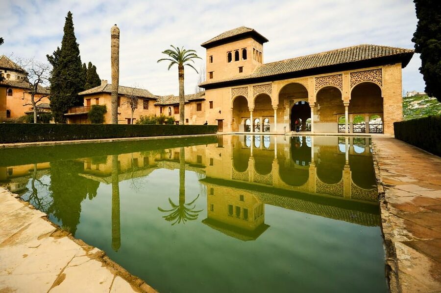 Granada: Full Alhambra Premium Guided Tour with Tickets - Pacing, Pace Changes, and Rain or Shine