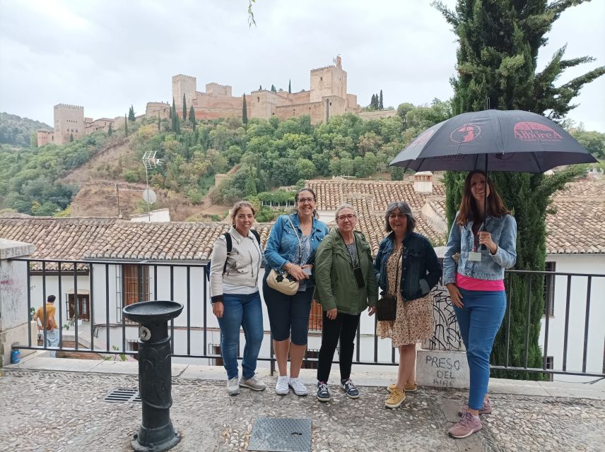 Granada: Historic Center and Lower Albaicin Walking Tour - Entering the lower Albaicín: narrow streets and Moorish atmosphere
