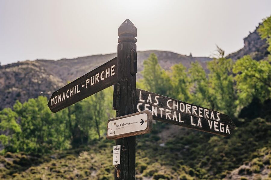 Granada: Los Cahorros de Monachil Canyon Hiking Tour - The top trail and panoramic views