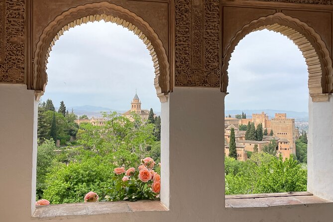 Granada : Private Alhambra Tour + Nazaries Palaces (VIP) - Meeting Point at Restaurante La Mimbre, and Why It Matters