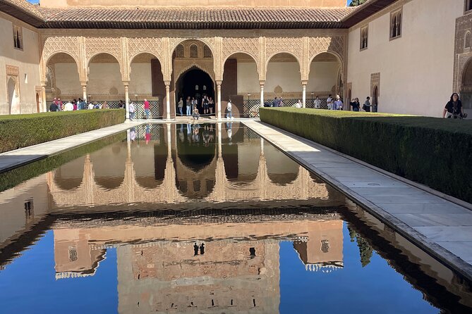 Granada : Private Alhambra Tour + Nazaries Palaces (VIP) - Weather, Closures, and When You Should Build Slack