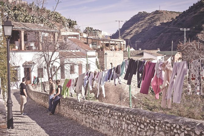 Granada's Hidden Treasures: Albayzin and Sacromonte Walking Tour - Stop 5, Paseo de los Tristes: Finish With a Walkway and Tapas Time