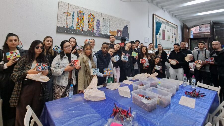 Guided Gaudí’s Trencadís Mosaic Workshop in Barcelona - Where you meet, and how to build it into your day
