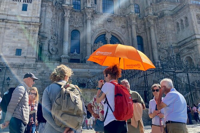 Guided Tour Historic Town in small group - Plaza del Obradoiro start: find the orange umbrella, then get your bearings