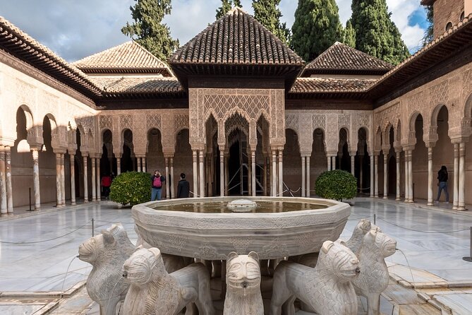 Guided tour of Alhambra and Generalife with Nasrid Palaces - Why this Alhambra tour makes sense in 3 hours