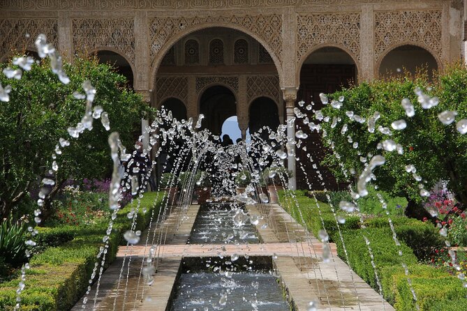 Guided tour of Alhambra and Generalife with Nasrid Palaces - Palace of Carlos V: the Renaissance statement in the middle