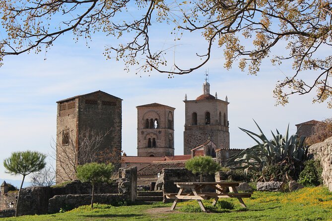 Guided Tour of Historic and Monumental Trujillo - Francisco Pizarro Equestrian Monument: A Photo Anchor Point