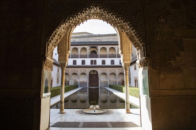 Guided Walking Tour of the Alhambra in Granada - Alhambra Main Route: Palaces, Patios, and Garden Water Sounds
