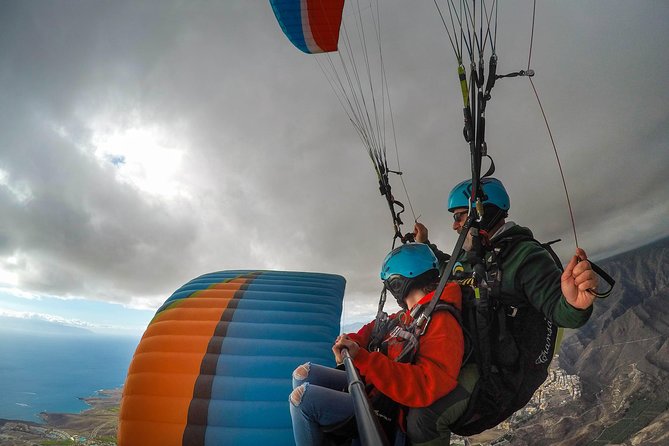 High Performance Paragliding Tandem Flight in Tenerife South - Why Tenerife South is a standout place for tandem paragliding