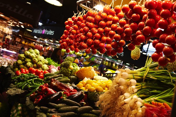 Interactive Paella & Market: Bottomless Wine & Rambla Views - La Rambla location and the feel of the day