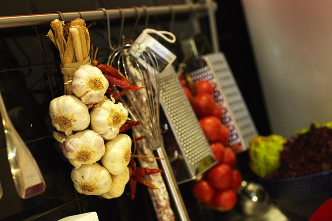 Interactive Paella & Market: Bottomless Wine & Rambla Views - Wine included, Rambla views while you cook