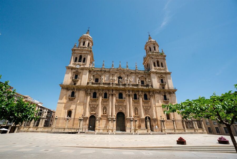 Jaén: 3-hour tour, Cathedral, Jewish Quarter and Arab Baths - Meeting Plaza de Santa María, then walking into the story