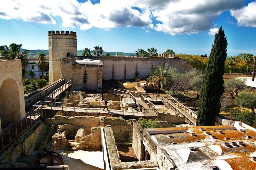 Jerez: City Guided Tour and the Alcazar - Cathedral Redoubt and the old-town weave, how the city changes shape